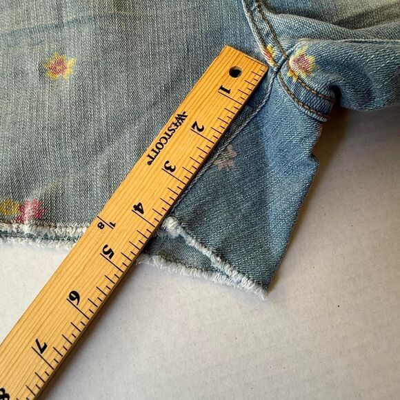 Denim shorts with flowers - Picture 5 of 7